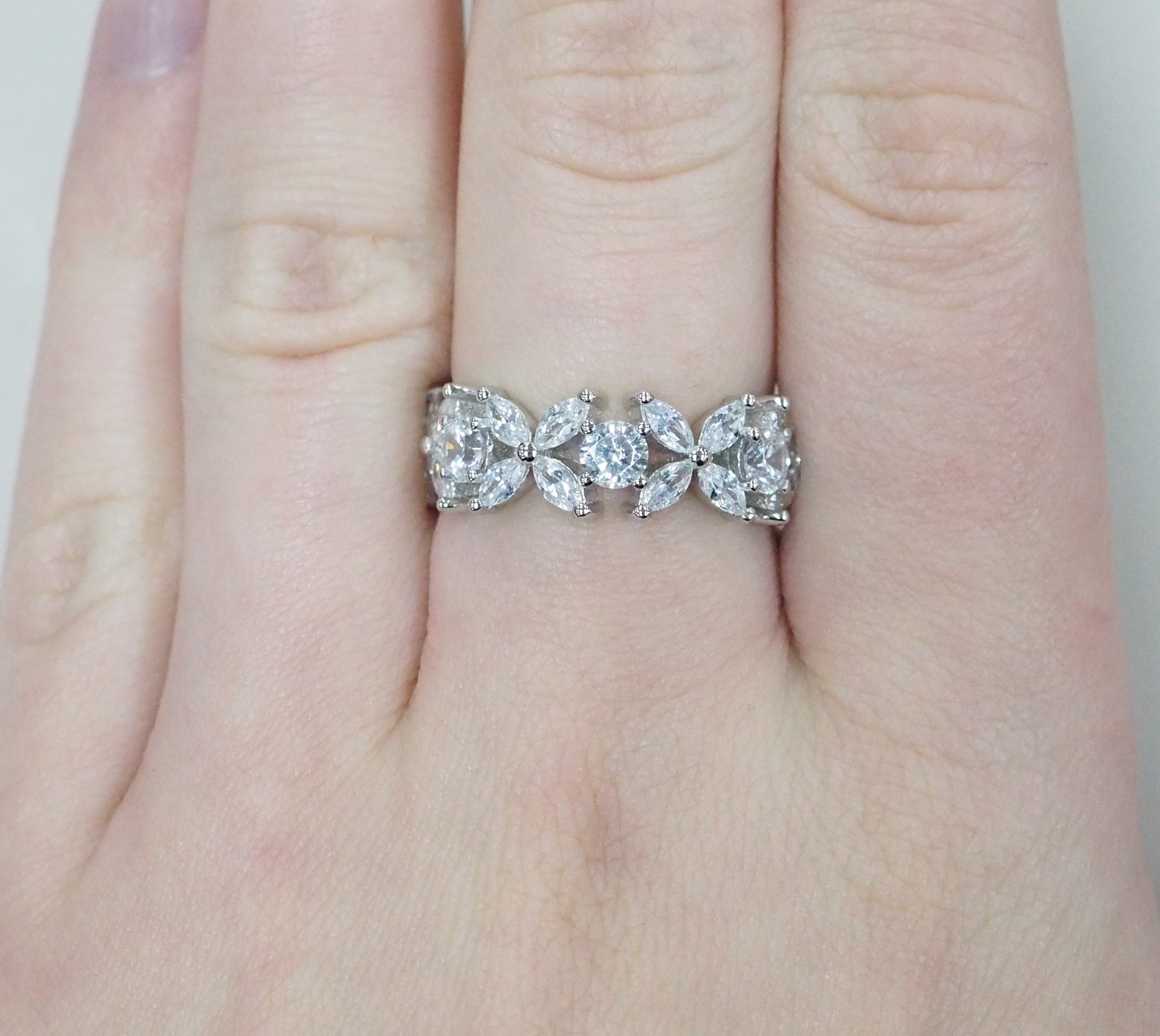 Серебряное кольцо с кубическим цирконием